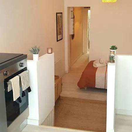 Apartment Escapade A *